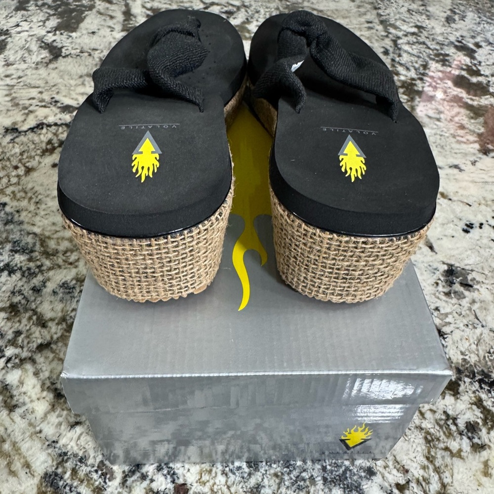 Volatile Black Espadrille Flip-Flops‎ - Picture 5 of 7